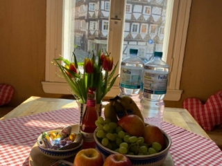 schlafen-im-keinekunstladen-tisch-mit ausblick